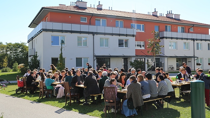 Students spending time together on the lawn at ITI